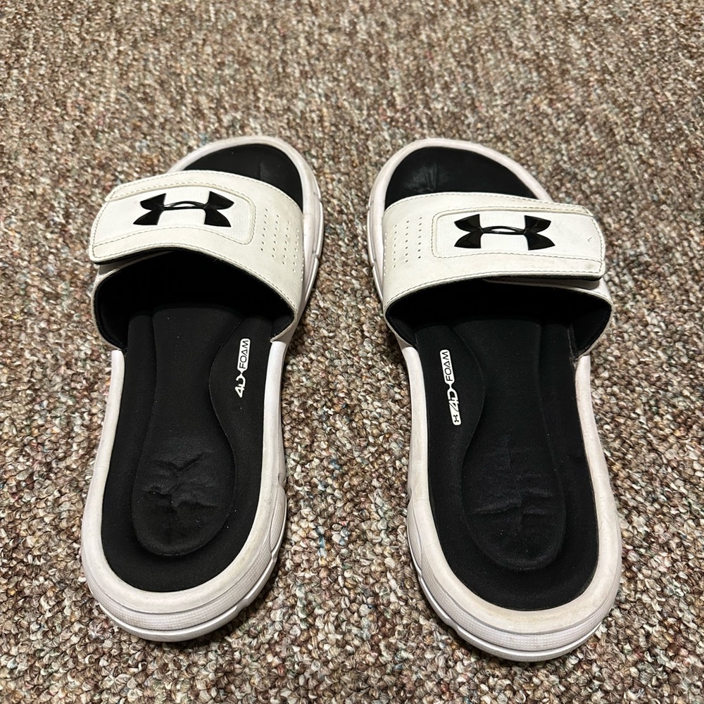 Women’s size 10 slides